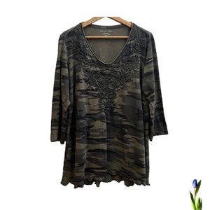 Karyn Seo Women's Embroidered Camouflage Top